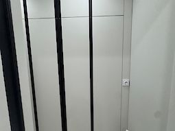 Распашной шкаф в коридор